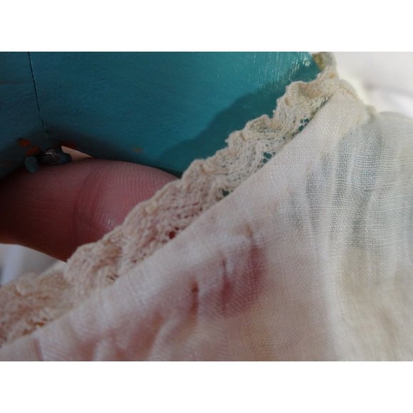 Antique VICTORIAN Baby Linen GOWN precious Eyelet Shell buttons Hand made Lace - Picture 7 of 7